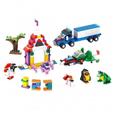 Столик для конструирования + конструктор 920 элемента.