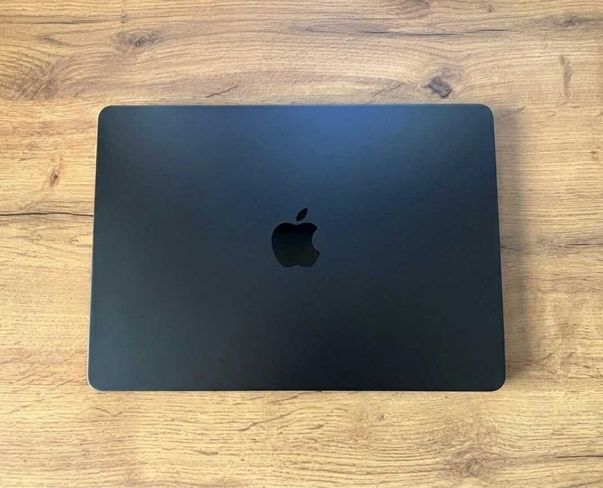 MacBook Air M4 13" 256GB Midnight, 100% Капацитет на Батерия, Има Гаранция, Като Нов!