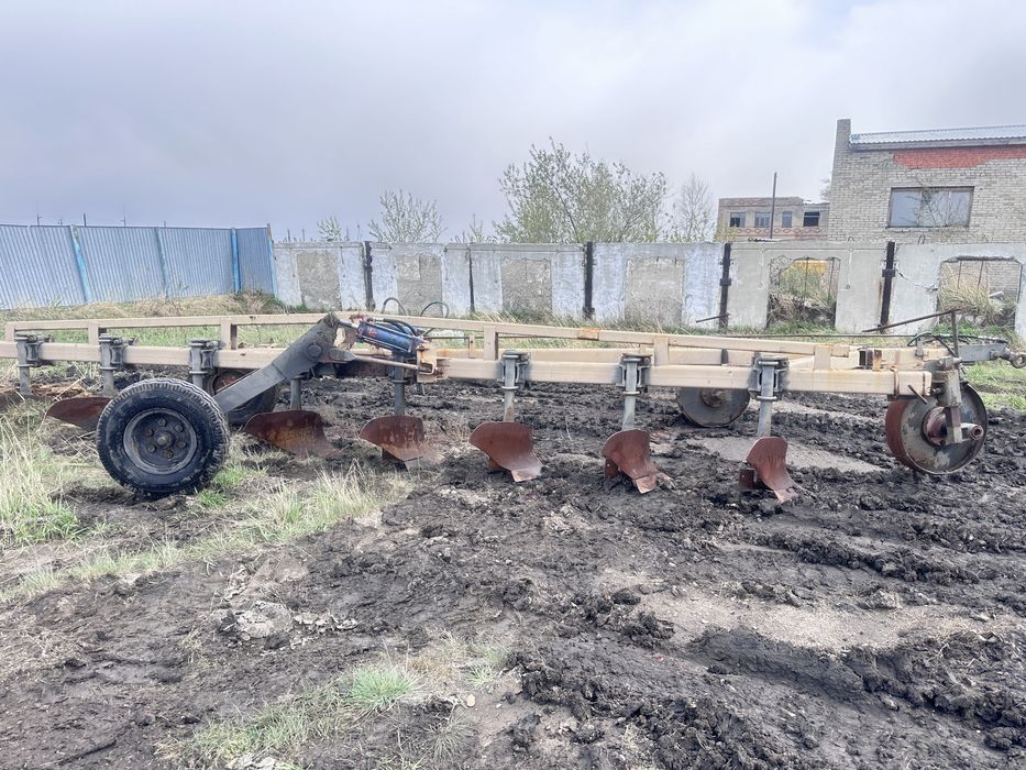 Продам Плуги плунавесной 9 корпусов