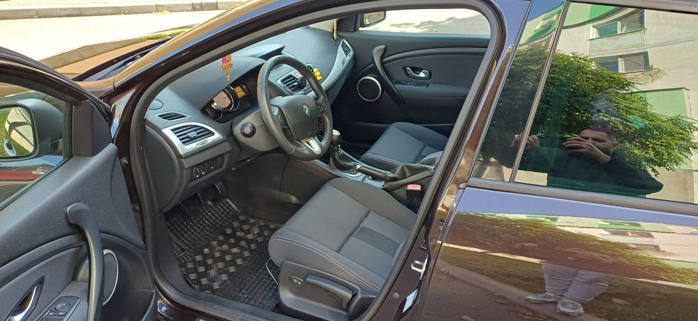 RENAULT 10 2011