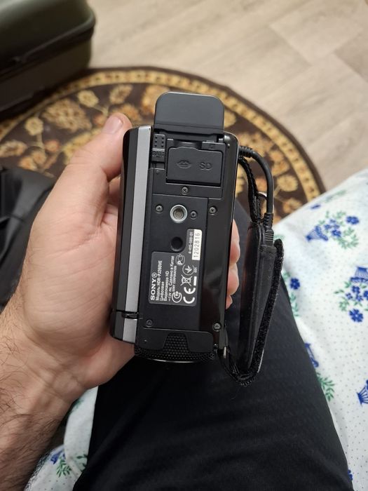 Продам цифровую видео камеру SONY