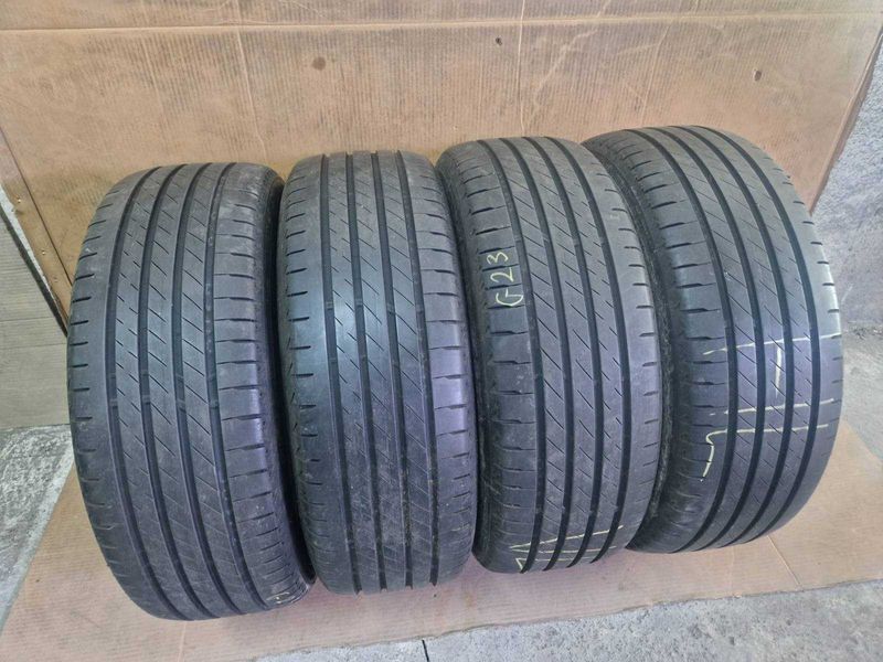 4 Bridgestone R18 235/60
летни гуми
DOT1223