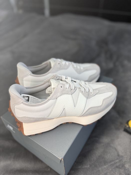 New Balance 327 culoare alb piele marimea 40 noi originali la cutie
