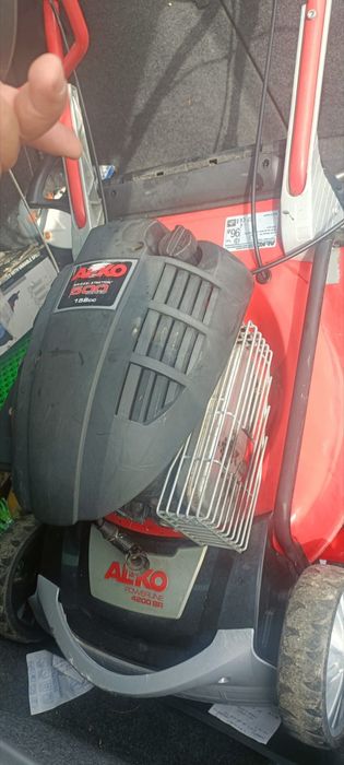 Mașina tuns iarbă/gazon