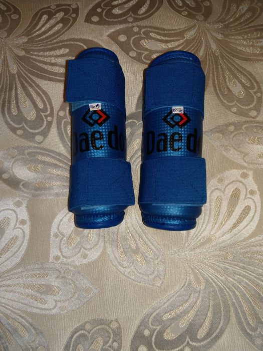 Продаю протектор, щитки и шлем