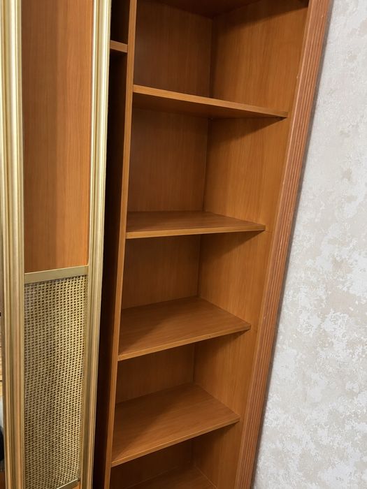 Продам почти даром шкаф купэ