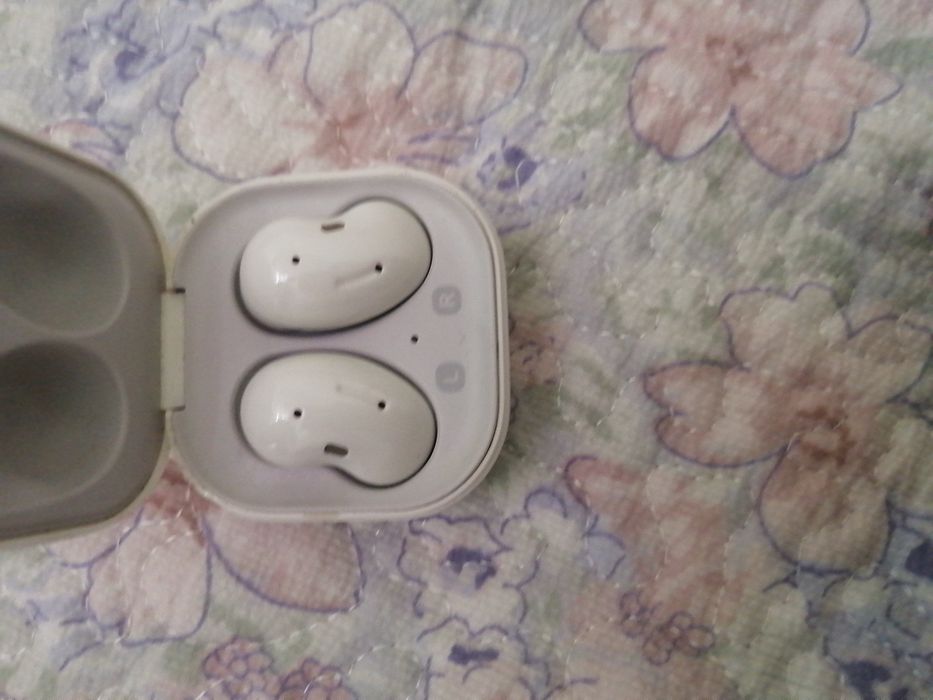 Новый airpods очень красивый