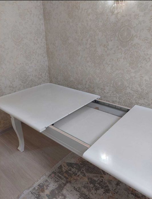 Стол со стульями