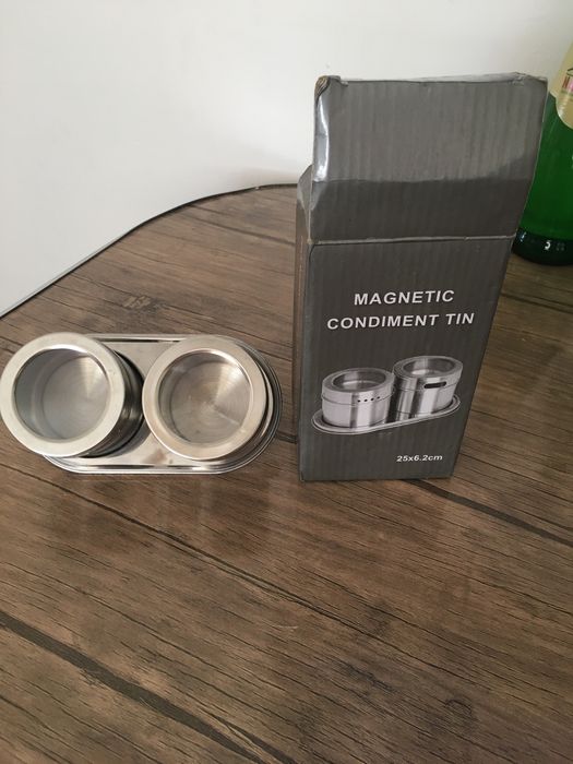 Набор магнитных банок для специй на подствке