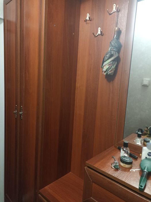 Продам прихожую б/у