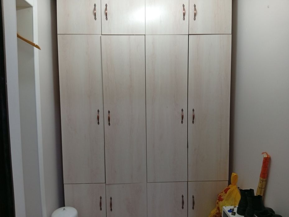 Продам шкаф в прихожую