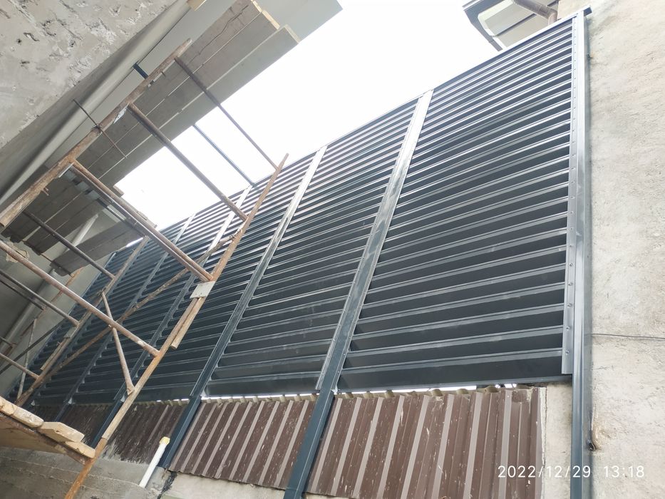 Жалюзи забор. Настенный Забор жалюзи