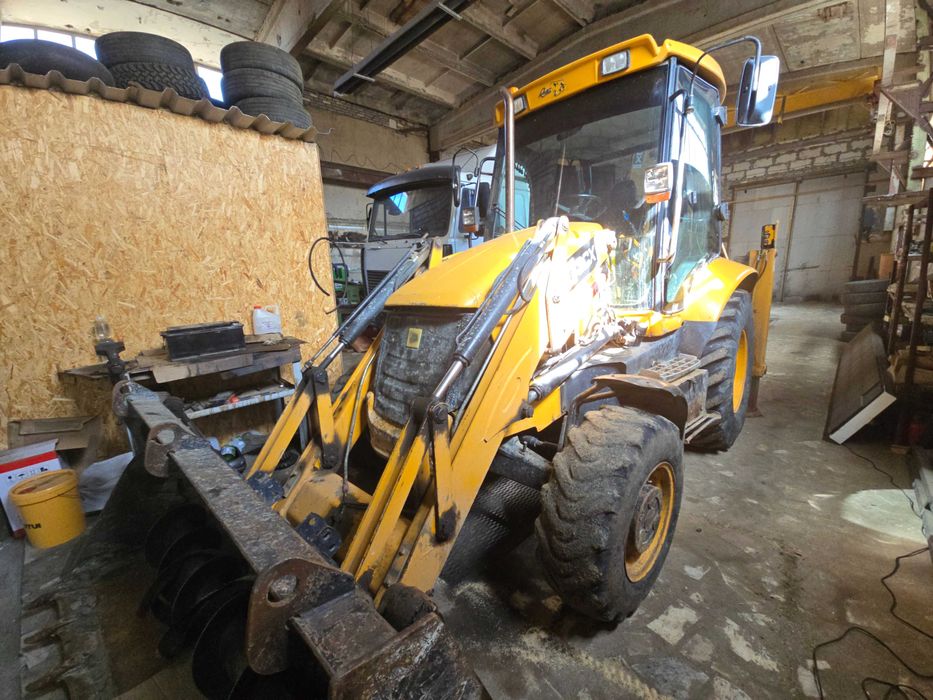 экскаватор-погрузчик JCB 3CX