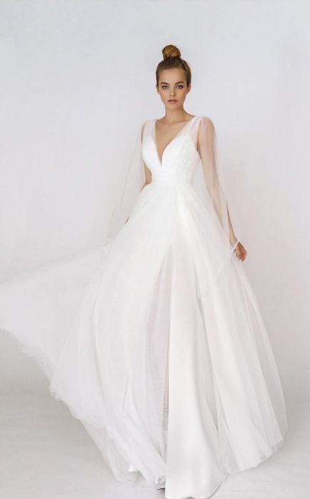 Rochie ivory 2 în 1,decoltată;Include și partea externa din tul,ușoară