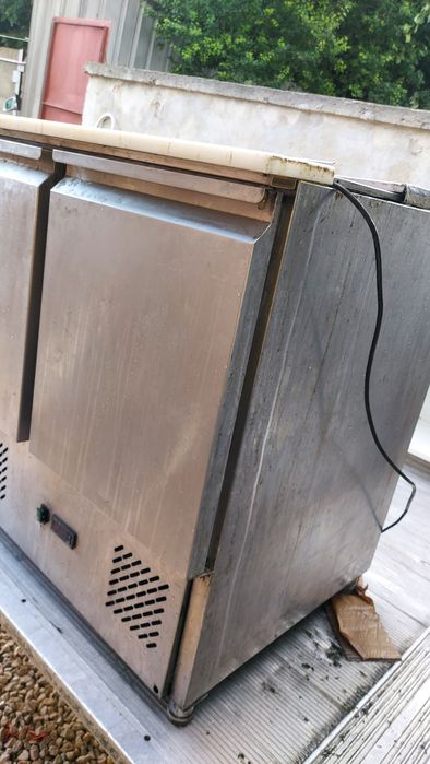 Хладилна маса саладета с плот за рязане 100х70см.