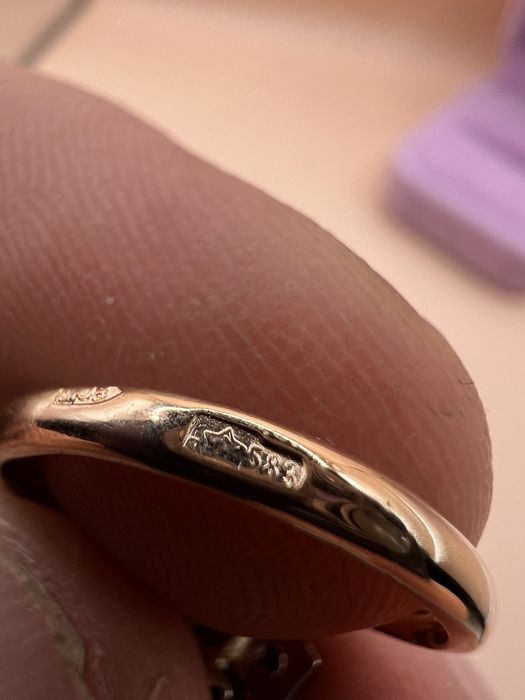 Продам золотое кольцо.