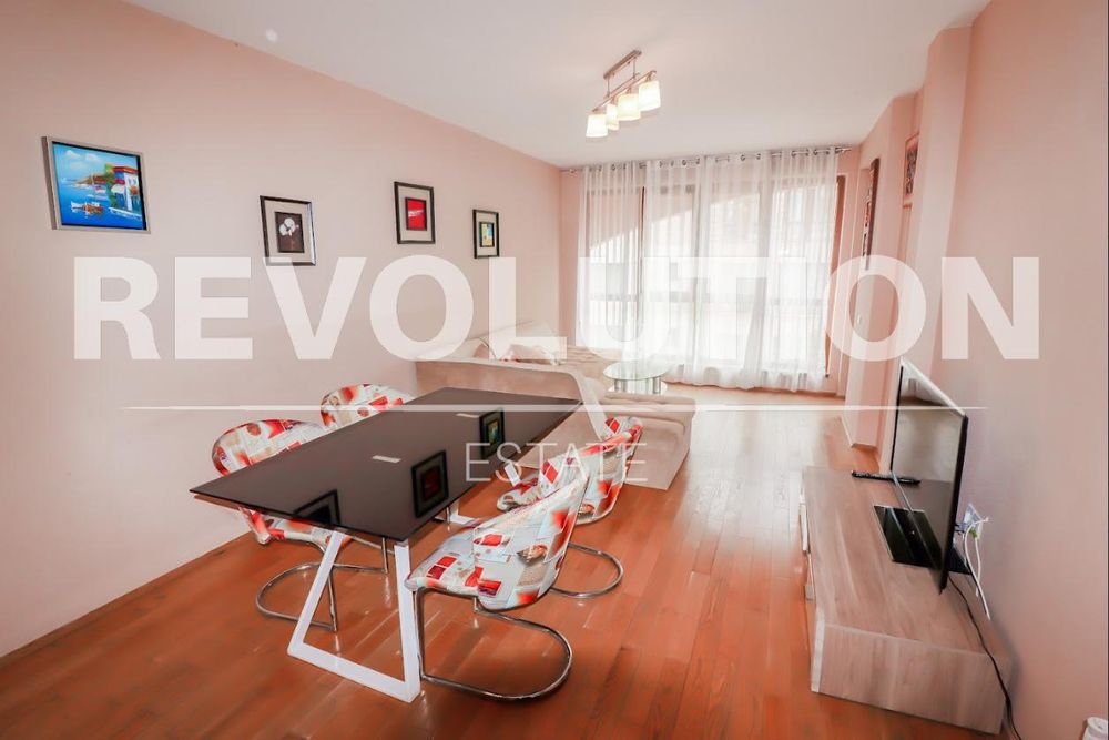 Дава се под наем Двустаен апартамент в Варна, Център - 76 кв.м за 750 € - Снимка #1