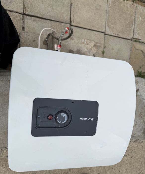 Продам бойлер ariston