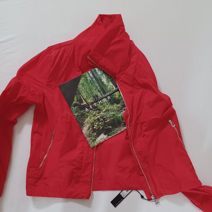 Nouă, Jacheta Aether deosebită, de foarte bună calitate