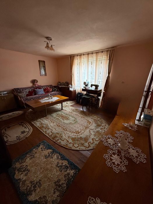 Casă, teren intravilan 1800mp, anexe, acoperiș nou