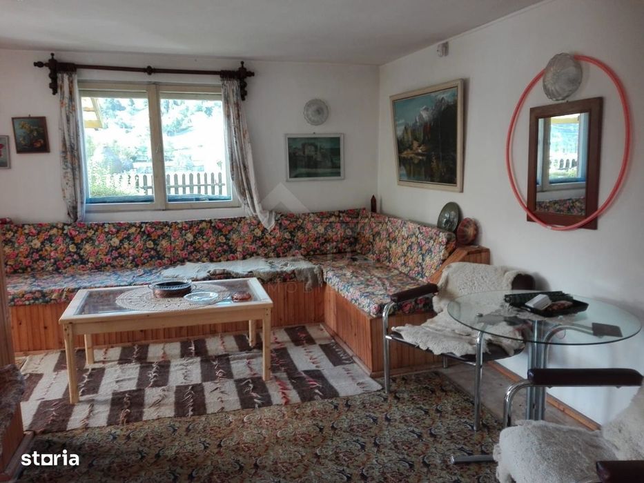 Casă cu etaj , de cărămidă, pe teren de  1680 M2, intabulat și  c