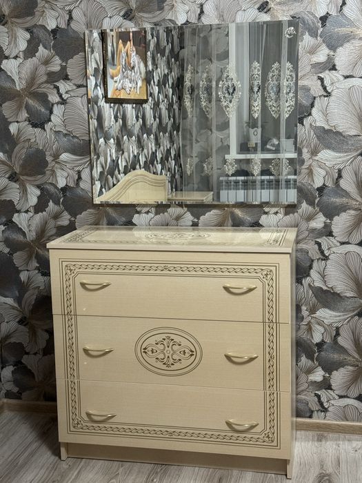 Продам спальный гарнитур