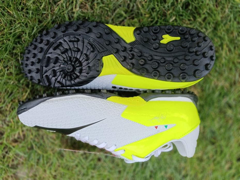 Adidași diadora.