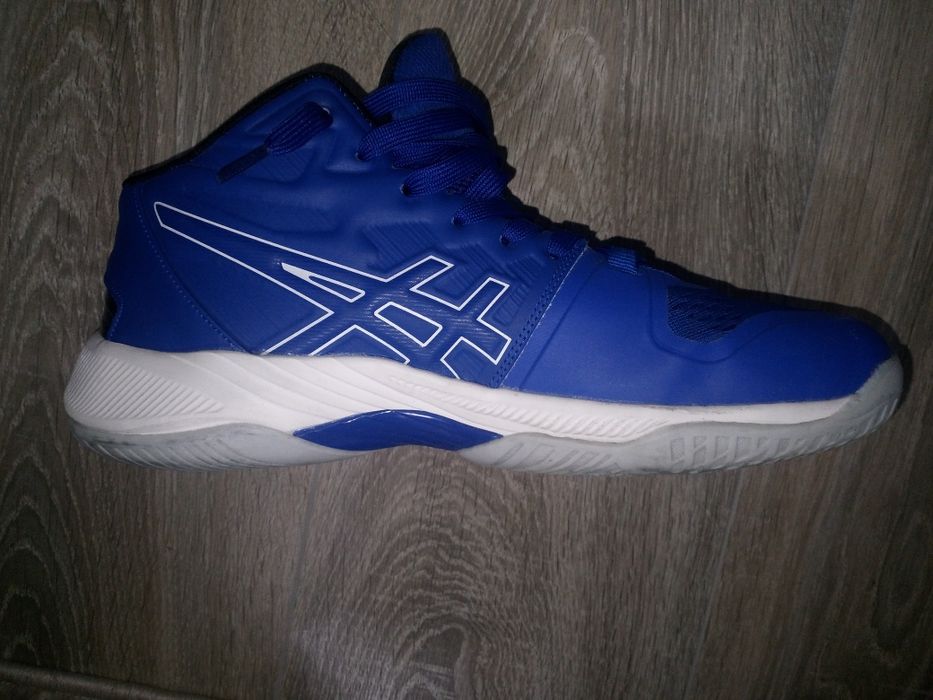 Волейболные кроссовки