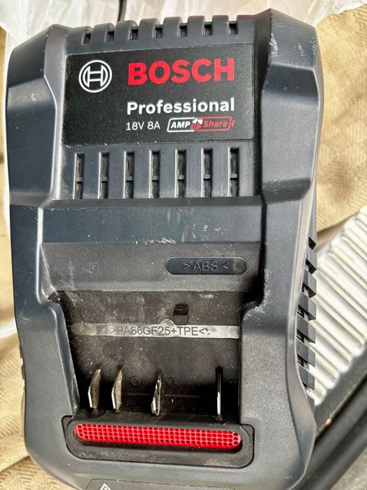 Зарядно Bosh Professional 18V 8Ah + 2 Батерии  Бош 18V 5 Ah