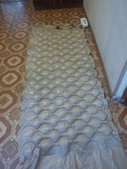 Противопролежневый матрас с компрессором.