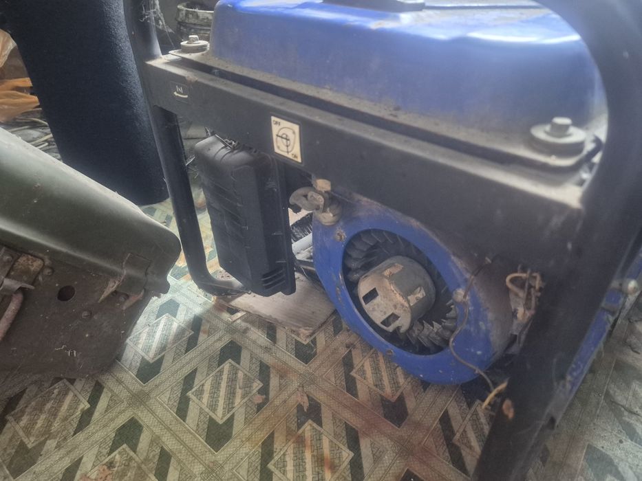 Продам бензиновый генератор