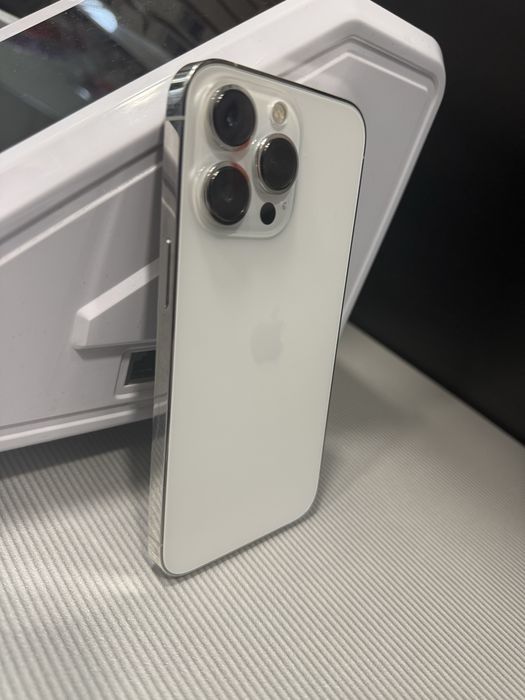Корпус за Iphone 13 Pro бял