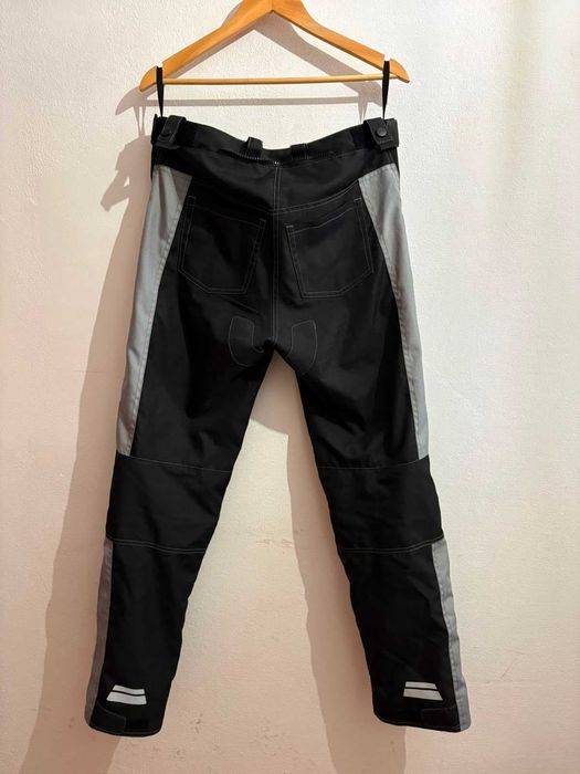 Pantaloni moto Polo Road in stare foarte buna, cu ventilatii si protectii genunchi, marimea M 40-42