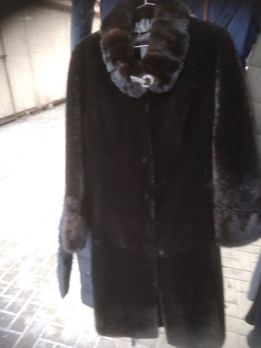 Женские шубы,с капюшеном