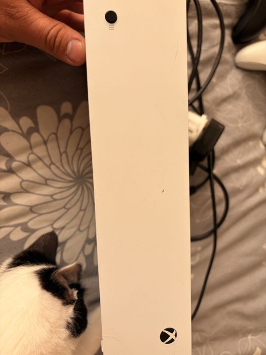 Xbox Series S 512gb+ 2 геймпада с акумулатори и кабели