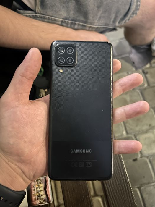Samsung A12 телефон