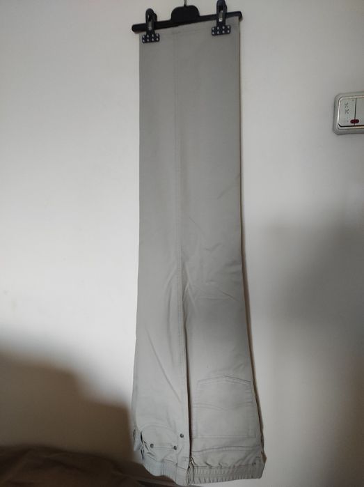 Pantaloni din stofa modele si marimi diferite, pentru barbati.

Arata