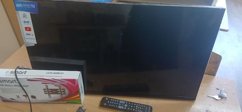 Smart TV 32tali hli yangi pashti ishlatilmagan kelishamiz