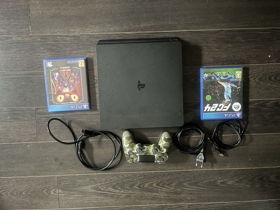 Playstation 4 + 2 jocuri + controller original