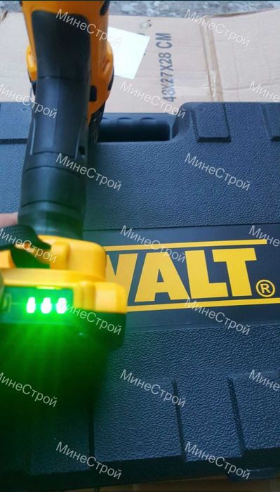 Акумулаторен ударен винтоверт DeWalt 24V с 2 батерии 5Ah Девалт