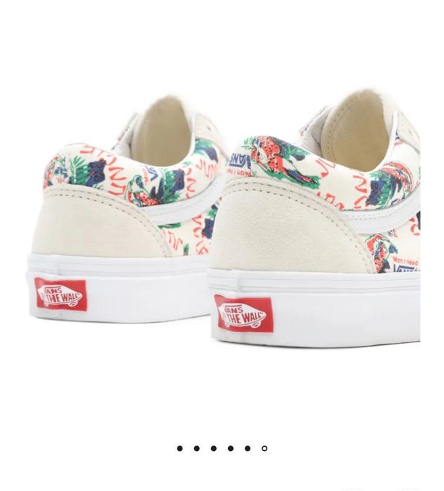 Женские кроссовки