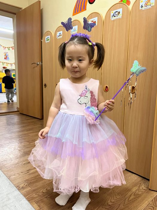 Нарядное платье «Единорог» для девочки (3–6лет)