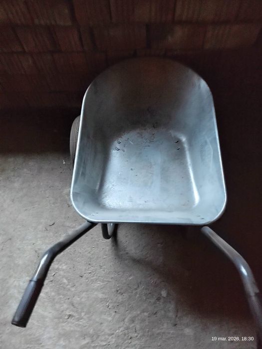 Vând roabă cu 2 roti 100 litri nouă