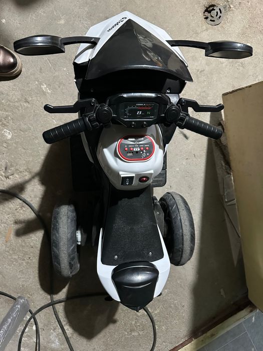 Акумулаторен мотор