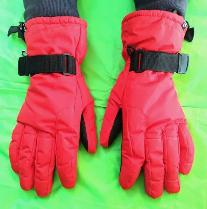 Set Cagula si manusi pentru sporturi iarna, scuter, bicicleta NOI