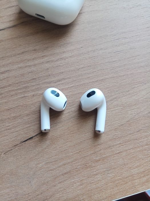 AirPods 3 в хорошем состоянии