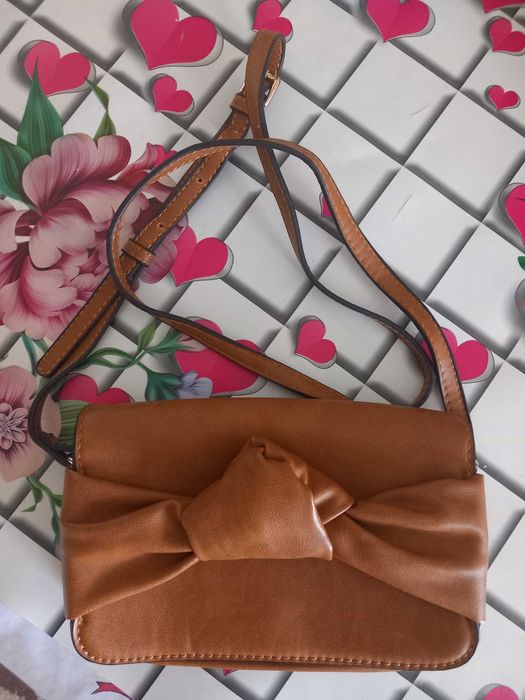 Gentuță cu fundiță