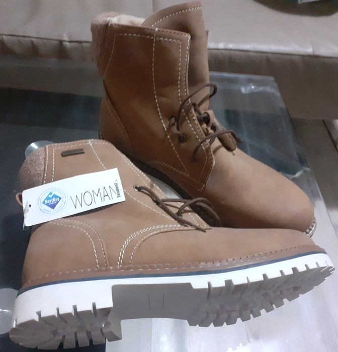 Продавам НОВИ зимни дамски боти