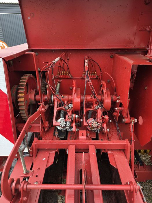 Presa de balotat balotiera New holland 570