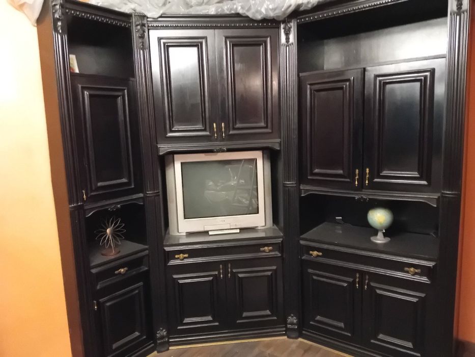 Холна секция ъглова витрина и права витрина